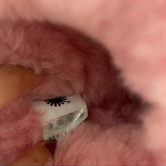 UGG Cozy Slippers - Picture 7 of 8